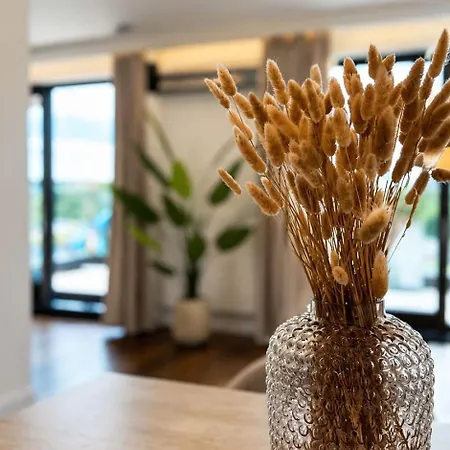 Celna Riverside Prestige 2br Free Parking شقة *