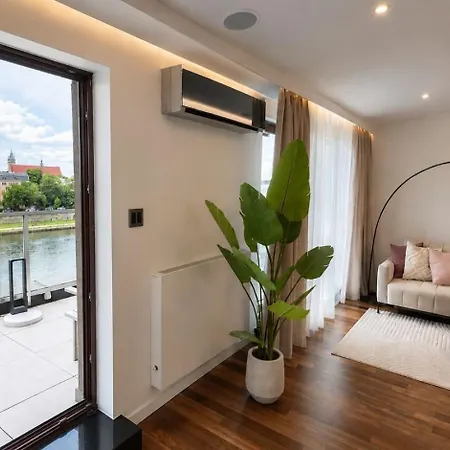Celna Riverside Prestige 2br Free Parking Apartment