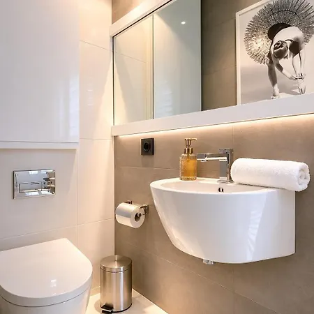 Celna Riverside Prestige 2br Free Parking Krakau