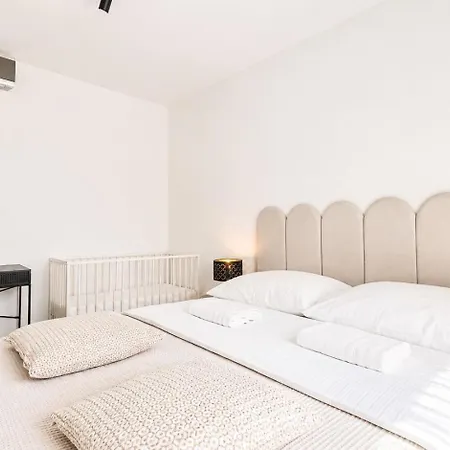 Celna Riverside Prestige 2br Free Parking Krakau