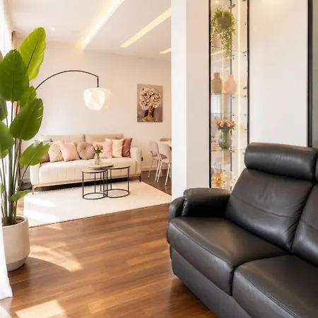 Celna Riverside Prestige 2br Free Parking Apartment *