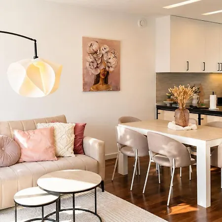 Celna Riverside Prestige 2br Free Parking Apartment