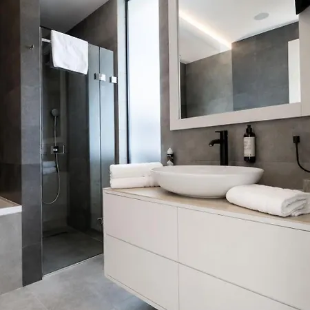 Celna Riverside Prestige 2br Free Parking Apartment *