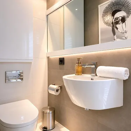 Celna Riverside Prestige 2br Free Parking Apartment Krakau